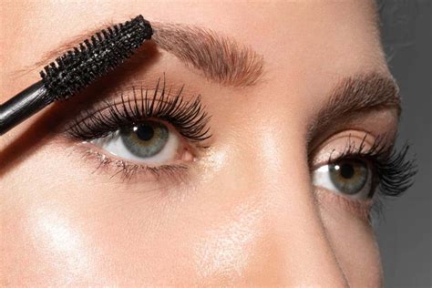 17 Best Mascaras for Short Lashes, Acc.